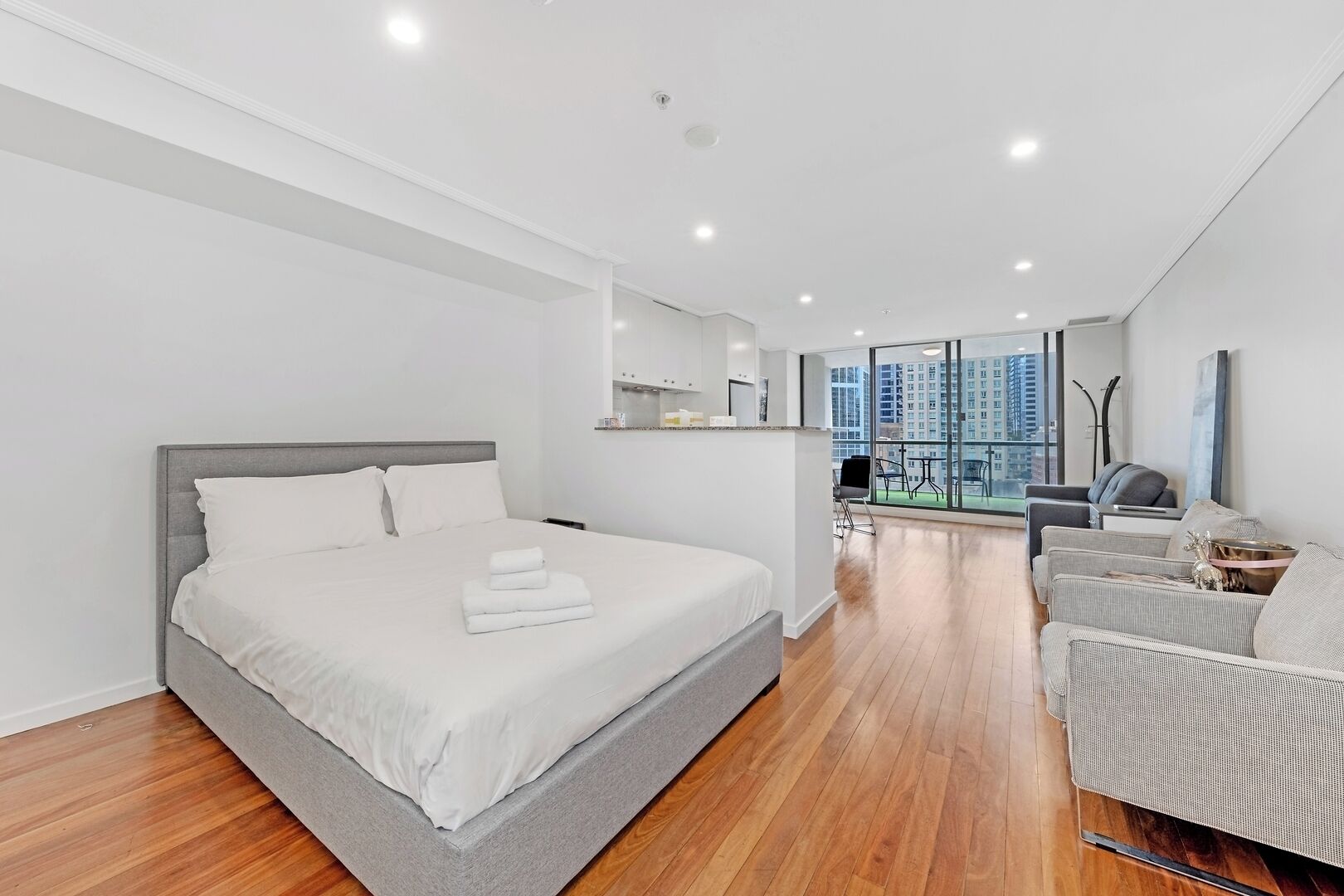 Iron/ironing board, WiFi, bed sheets