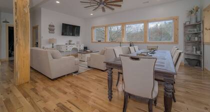 Waldens Creek Hideaway on the farm with theater room and hot tub.