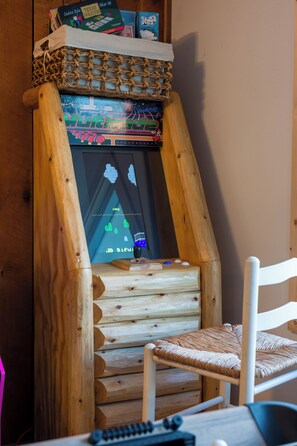 Games room - Waldens Creek Hideaway on the farm with theater room and hot tub. (Sevierville)