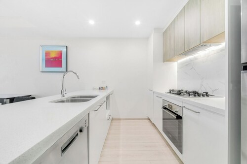 Sunny 2 Bedroom Apt with Parking in Rouse Hill