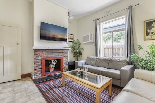 Spacious Urban Delight in Coburg