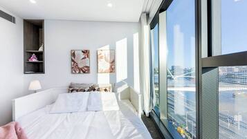 2 bedrooms, iron/ironing board, bed sheets