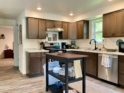 Soldotna Mid-Town Suite Near Soldotna Creek Park & The Kenai River.