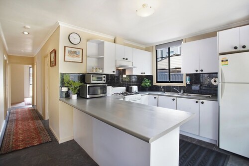 Three Bedroom Sweet Retreat in Coburg