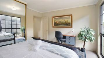 3 bedrooms, iron/ironing board, WiFi, bed sheets