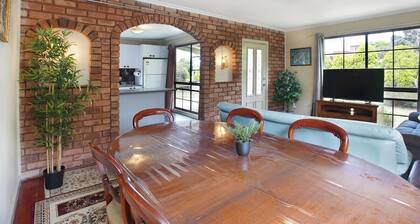 Three Bedroom Sweet Retreat in Coburg