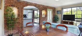Three Bedroom Sweet Retreat in Coburg