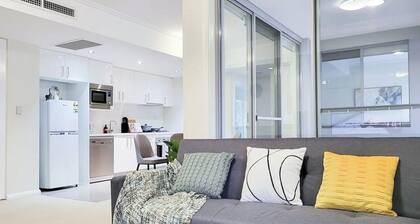 One bedroom Apartment walk to Gordon Train Station