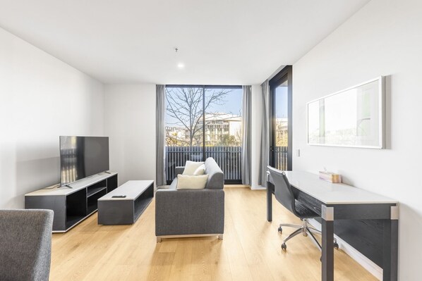 TV - Central located 2 bedroom Apartment in Canberra (Canberra)