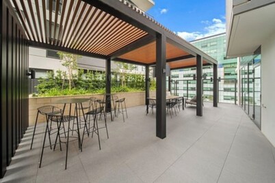 Central Canberra 2BR Apartment with Parking