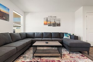 Smart TV, fireplace - Hilltop Haven 3BD/2BTH in Beautiful Benson, AZ      
Pets OK
 (Benson)