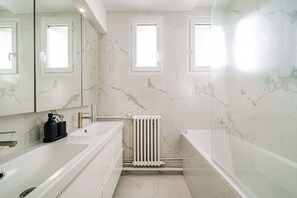 Free toiletries, hair dryer - Aksu - 3 chambres et balcon à Beaugrenelle (Paris)