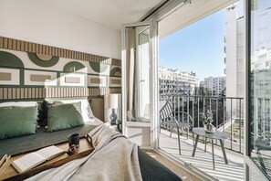3 habitaciones, tabla de planchar con plancha, wifi y ropa de cama 