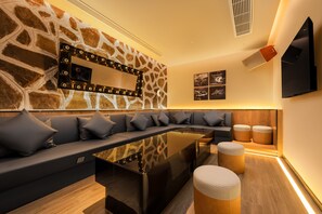 Bar (on property) - YAOJIA WATERFALL VILLAGE RESORT (Anshun)