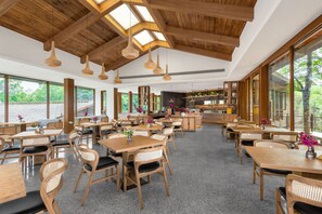 Daily buffet breakfast for a fee - YAOJIA WATERFALL VILLAGE RESORT (Anshun)