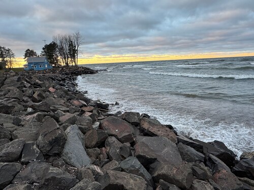 Snowy Summit- Where Mountain Memories Begin