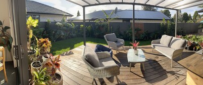 Comfy and Convenient Modern Waitara Home