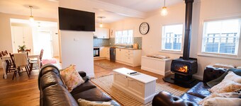 Blue stone cottage Taralga boutique accommodation 