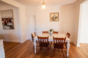 Dining - Blue stone cottage Taralga boutique accommodation (Taralga)