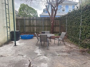 屋外ダイニングエリア