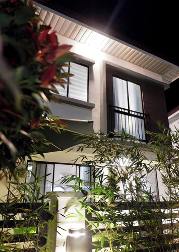 2-bedroom stylish house in peaceful San Pablo City with WiFi, AC & Full Kitchen