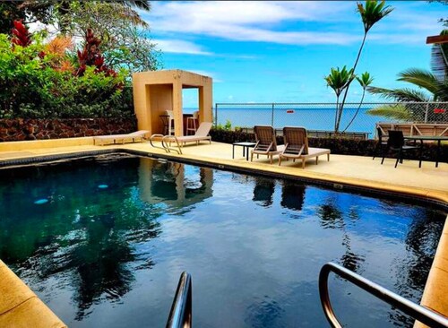 Penthouse Paradise 2 Bedroom Apartment on the water, overlooking Hilo Bay!! 