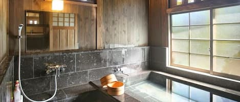 Chambre Quadruple, vue montagne | Salle de bain