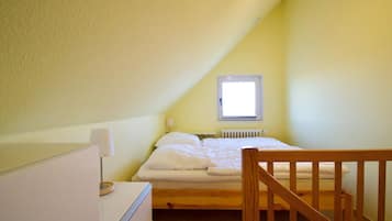 2 bedrooms, iron/ironing board, WiFi