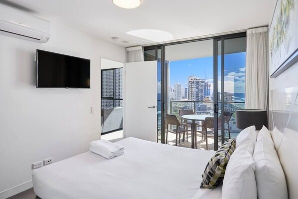1 bedroom, iron/ironing board, WiFi, bed sheets - Spectacular Ocean View 1-bedroom Surfers Paradise (Surfers Paradise)