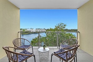 Property grounds - Water View Modern Three-level Townhouse in Carrara (Carrara)