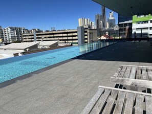 Pool - Cozy Two bedroom Apartment with Parking (Fortitude Valley)