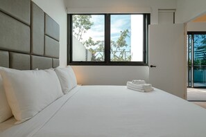 2 bedrooms, iron/ironing board, WiFi, bed sheets - Cozy Two bedroom Apartment with Parking (Fortitude Valley)