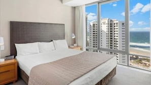 Desk, iron/ironing board, WiFi, bed sheets - Ocean View King Bed Studio | Steps to Beach and Tram (Surfers Paradise)