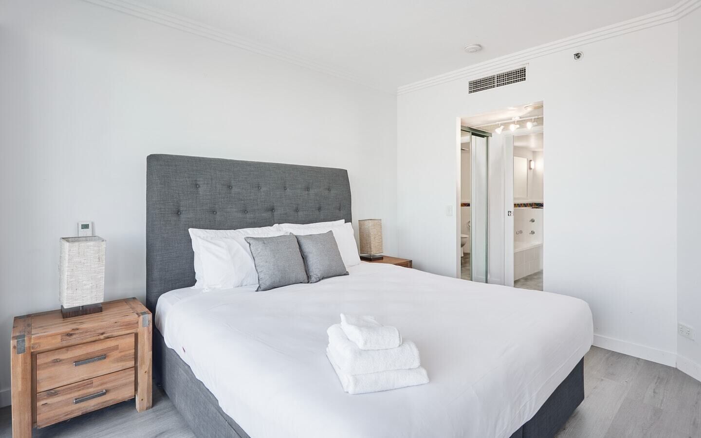 Sea View 1bedroom Central Crown Building W/parking - サーファーズ・パラダイス
