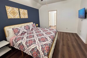 3 bedrooms, iron/ironing board, WiFi, bed sheets