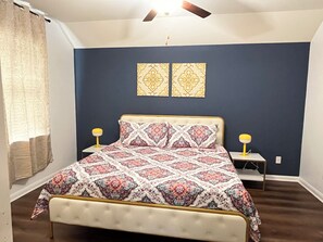 3 chambres, fer et planche à repasser, Wi-Fi, draps fournis