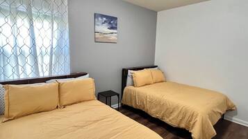 3 bedrooms, iron/ironing board, WiFi, bed sheets