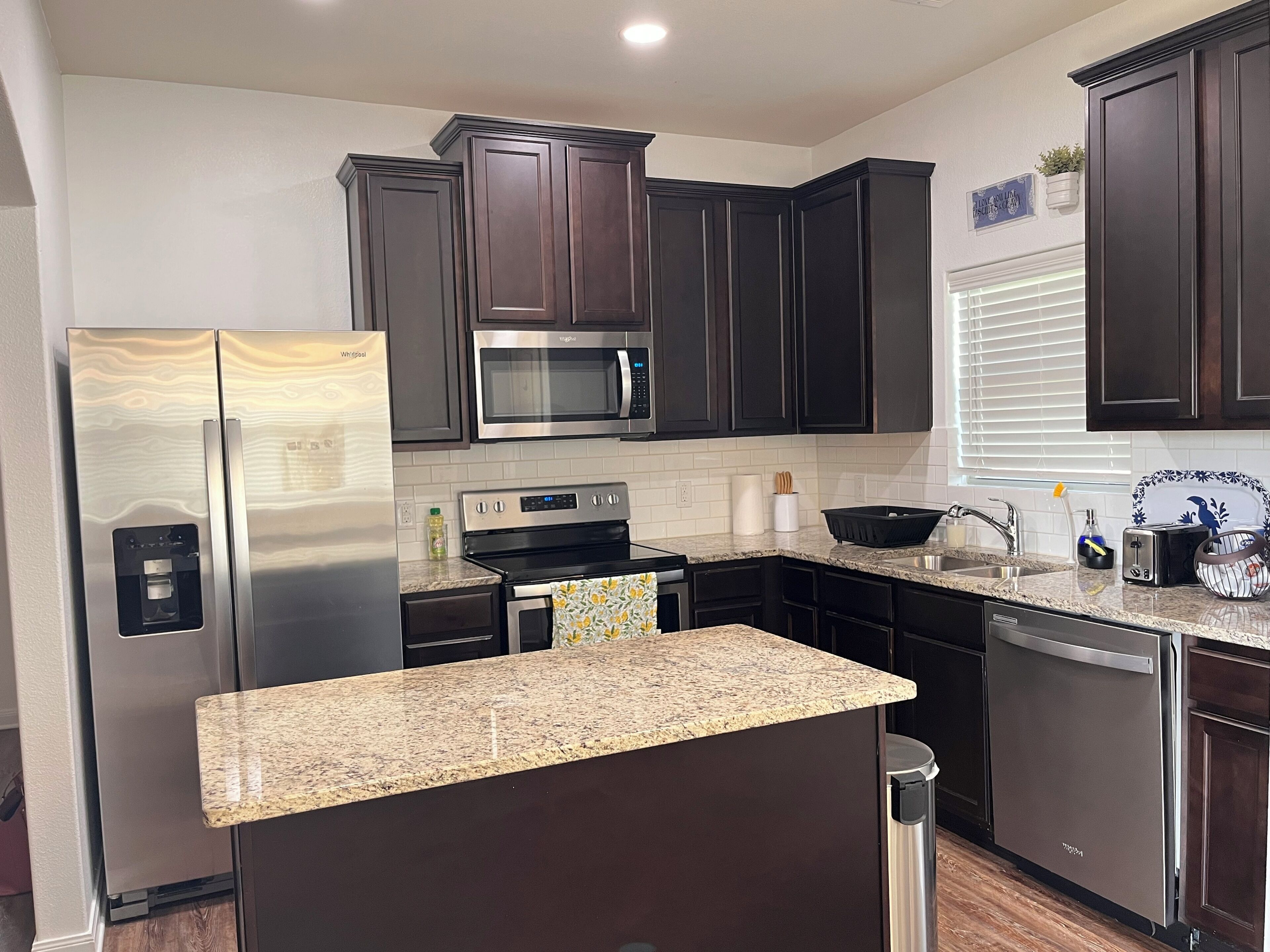 Réfrigérateur, micro-ondes, four, lave-vaisselle