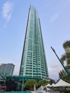 Exterior - 47th Floor Ocean view 3-bedroom with Parking (Surfers Paradise)