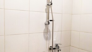 A shower with a handheld showerhead and a handheld hose. - Djuragan Kamar Balawan (Malang)