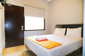 Desk, free WiFi - Djuragan Kamar Balawan (Malang)