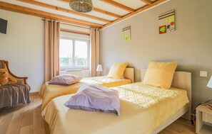 2 عدّة غرف نوم ومكواة/لوح كي وسرير سفر وواي فاي مجانًا