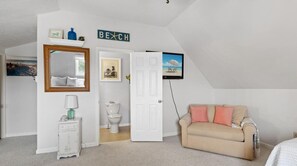 Living area - Spacious 2 Bedroom Condo in North Ocean City! (Ocean City)