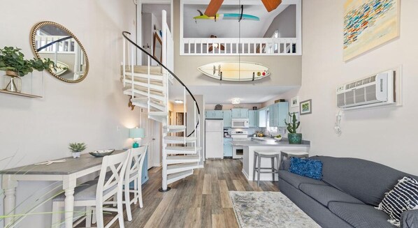 Living area - Spacious 2 Bedroom Condo in North Ocean City! (Ocean City)