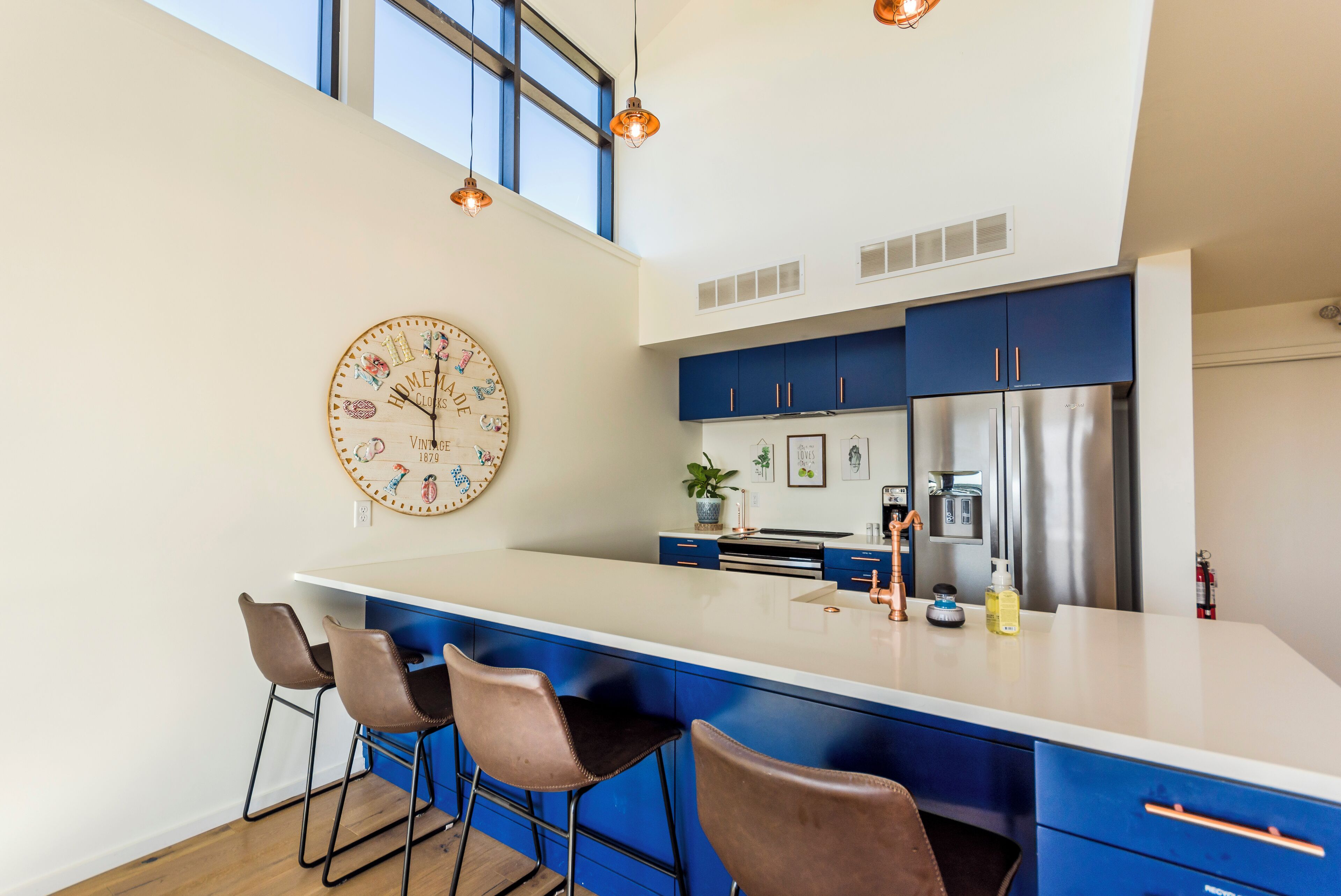 Suite, 1 King Bed with Sofa bed, Kitchen, Lake View | Private kitchen