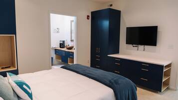 Room, 1 Queen Bed, Mobility Accessible, Non Smoking | Blackout drapes, iron/ironing board, free WiFi