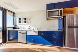 Suite, 2 Schlafzimmer, Küche, Seeblick | Eigene Küche