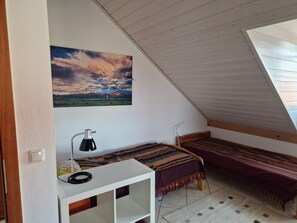 2 chambres, fer et planche à repasser, Wi-Fi gratuit, draps fournis