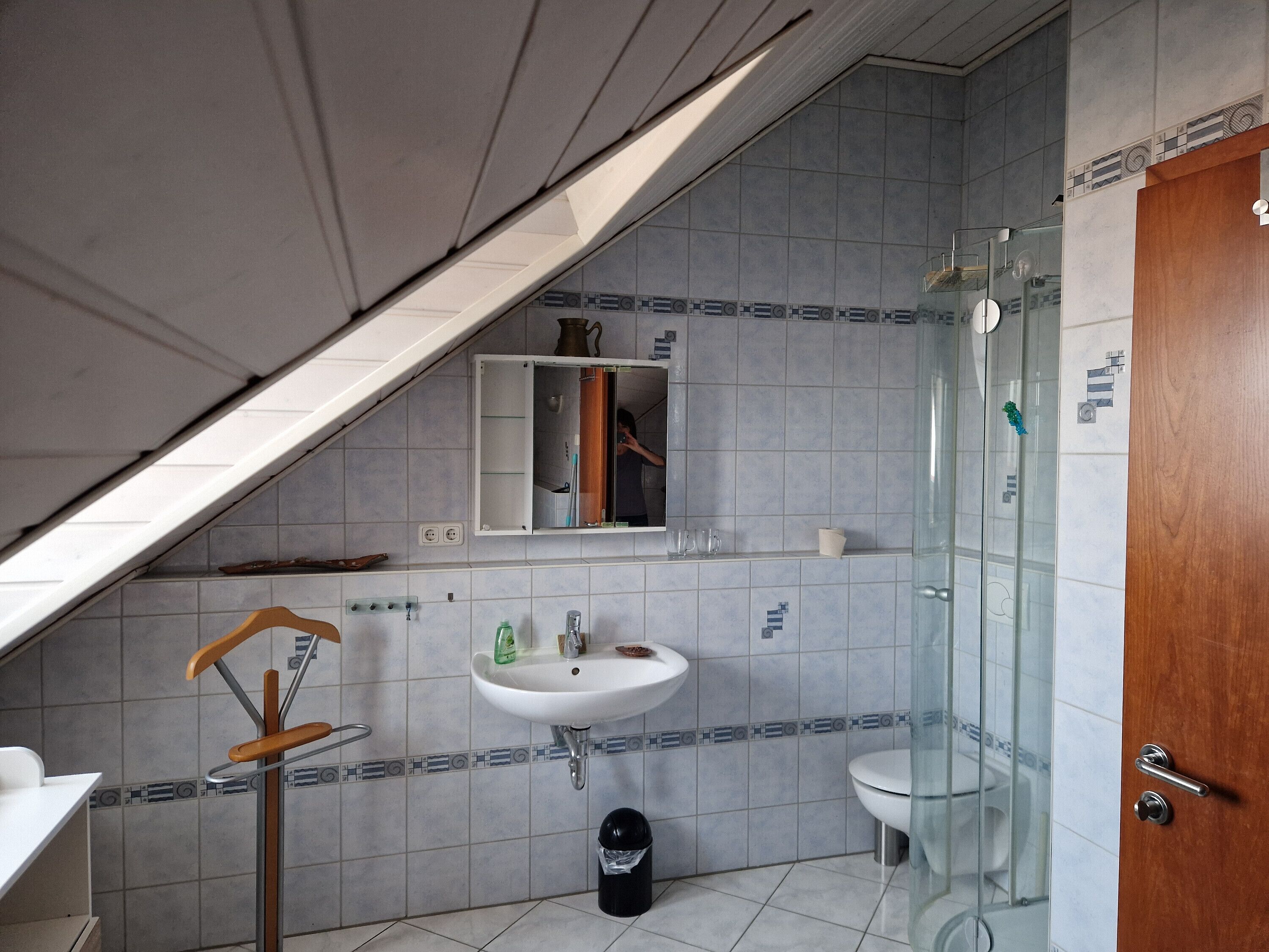 Een douche, een haardroger, handdoeken