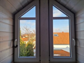 Interior - Apartment 'Storchenblick' with Mountain View, Balcony, and Wi-Fi (Raisting)